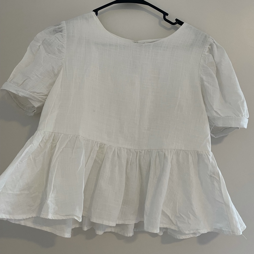 White peplum top with ruched sleeves & keyhole button detail on back